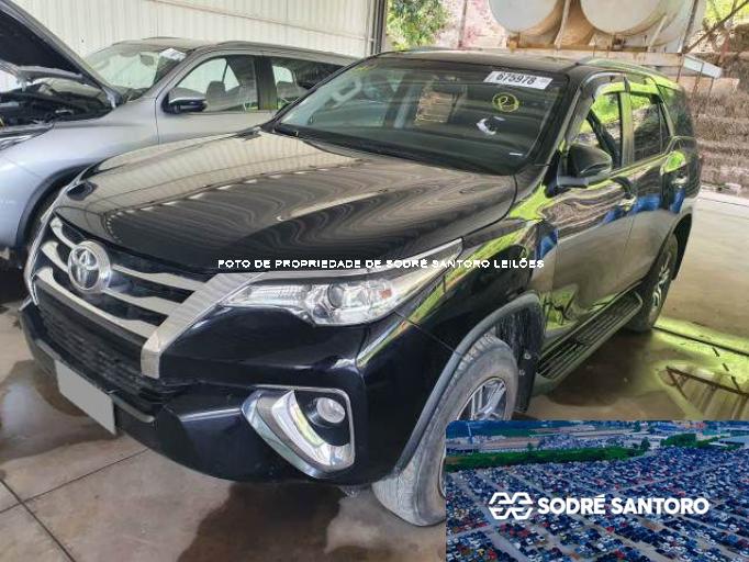 TOYOTA HILUX SW4 19/19